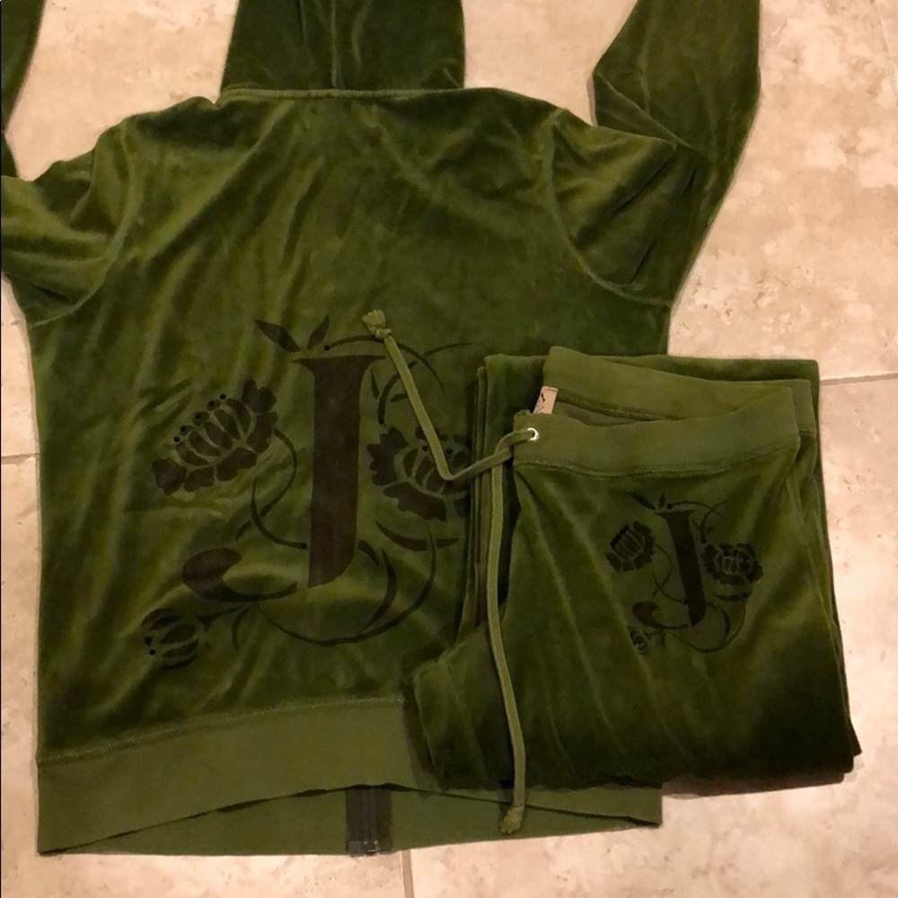 Juicy velour sweatshirt and sweatpants set!!